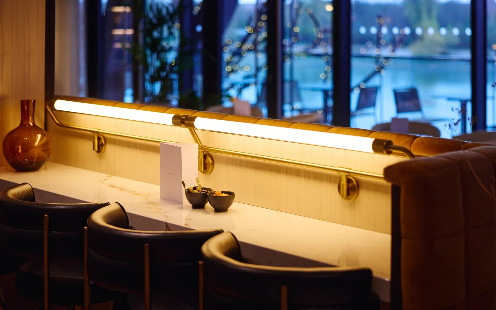 Originals lounge interior - bar