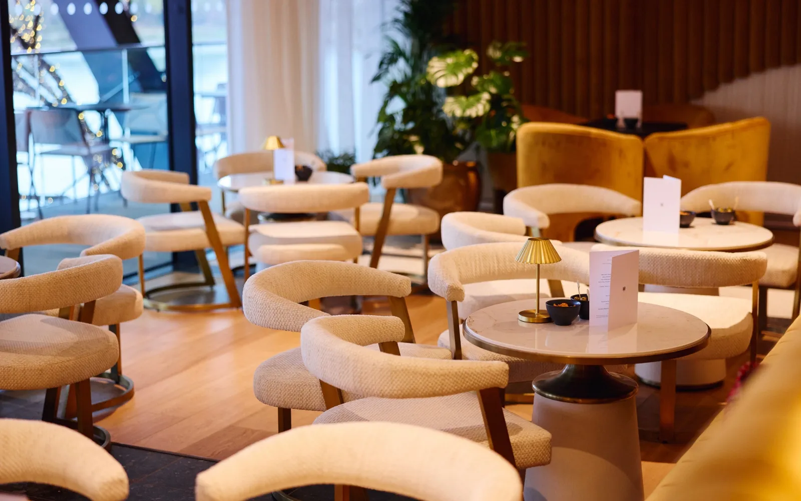 Originals lounge interior - table seating